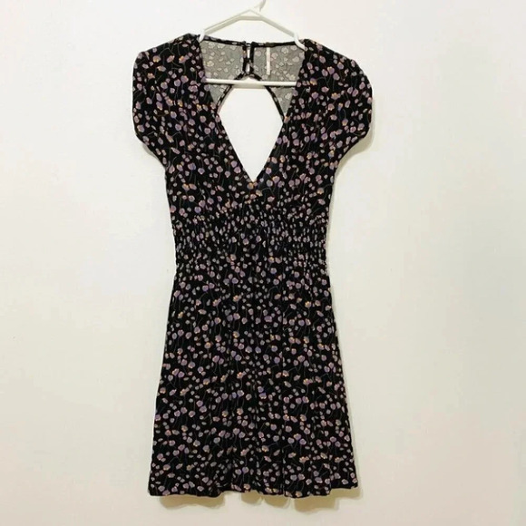 Free People Dresses & Skirts - Free People - Dark Blue Open Back Deep V Short Sleeve Floral Dress